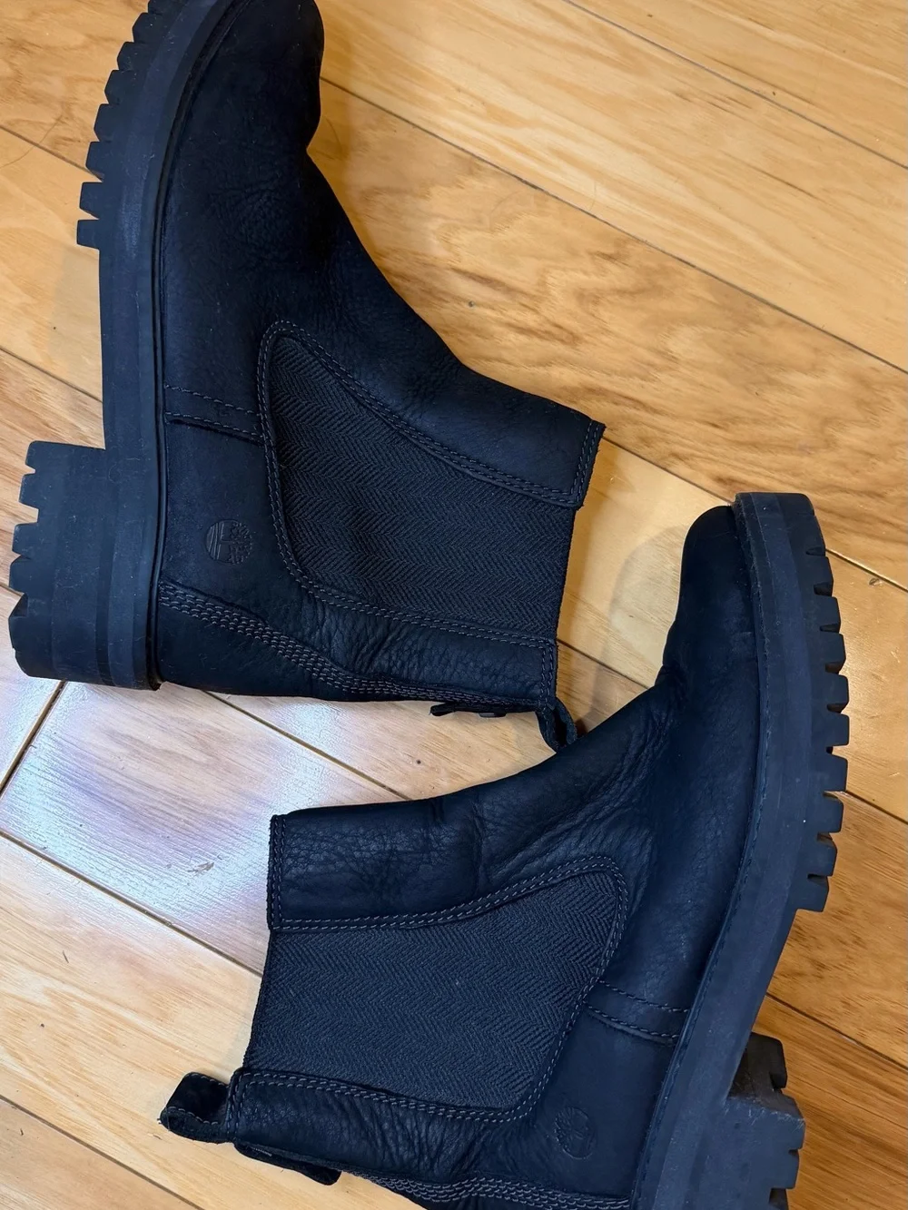 Timberland Courmayeur Valley Black Leather Chelsea Boots Lug Sole Womens Sz 9⁠